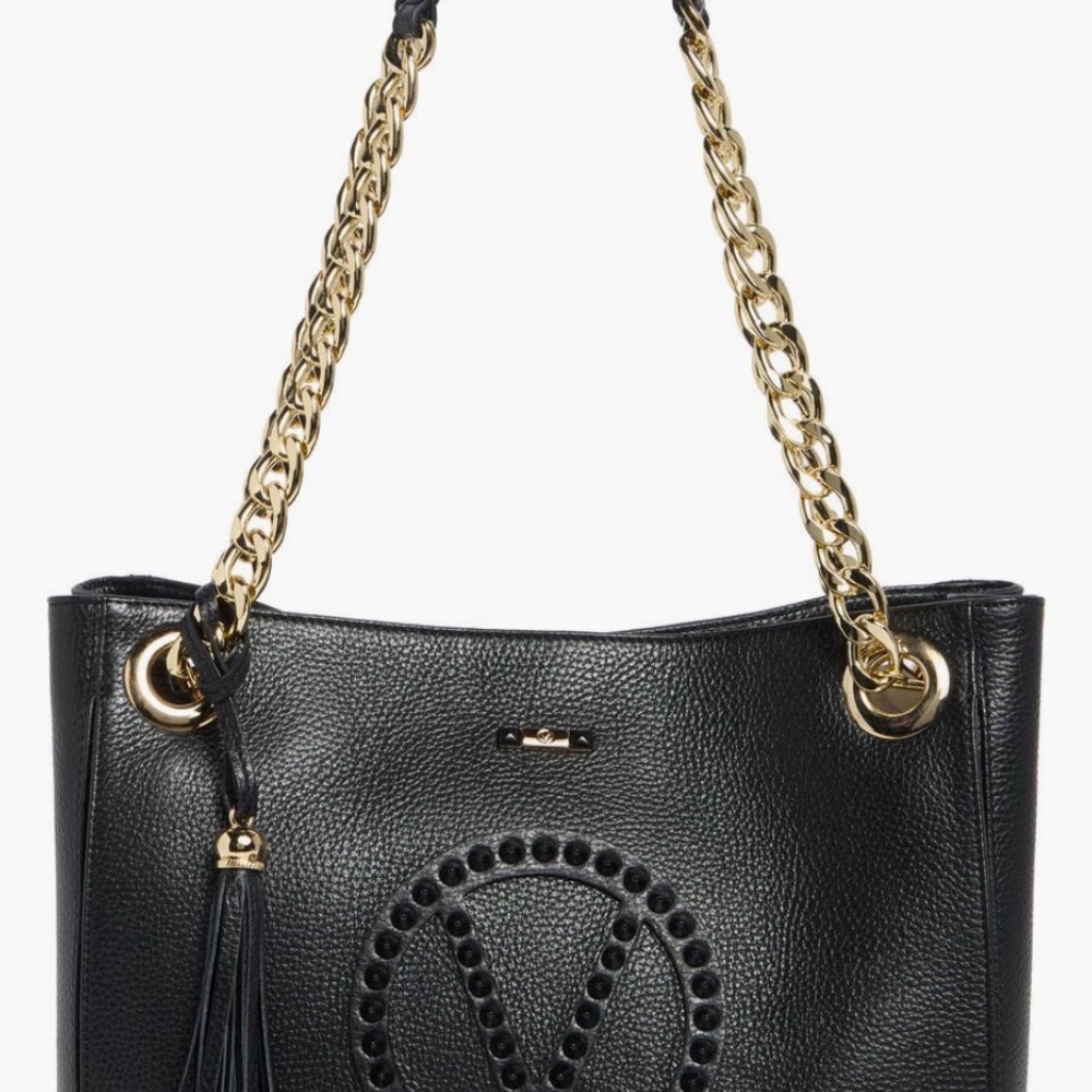 Chic Black Shoulder Bag with Gold Chain